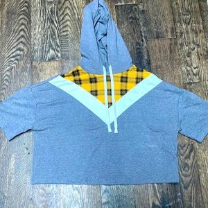 Nice fall short sleeve sweater.